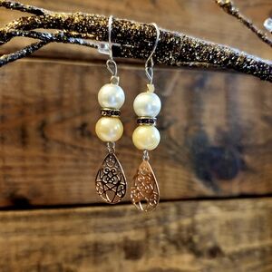 B1G1! Autumn Pearl Earrings!